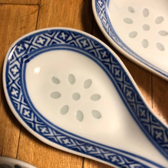 Set Of 4 Vintage Porcelain Chinese Soup Spoons 5.5” Blue Print and Butterfly - Picture 2 of 7